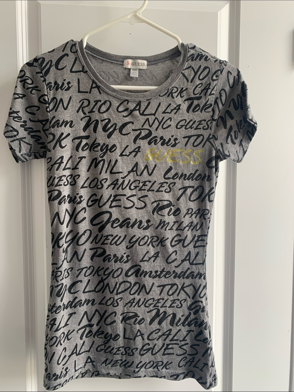 Guess Gray Short Sleeve Script-Print Logo Tee with Gold Accent